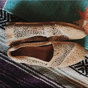 white lace toms!